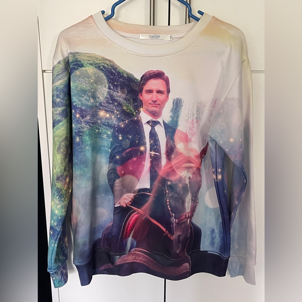 Justin Trudeau On Horseback In Space Shelfies Pullover Sweater Size Medium M